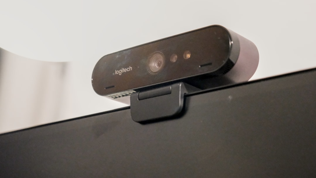 webcam-mounted-on-top-of-a-computer-monitor-gq8qdtrwwjs